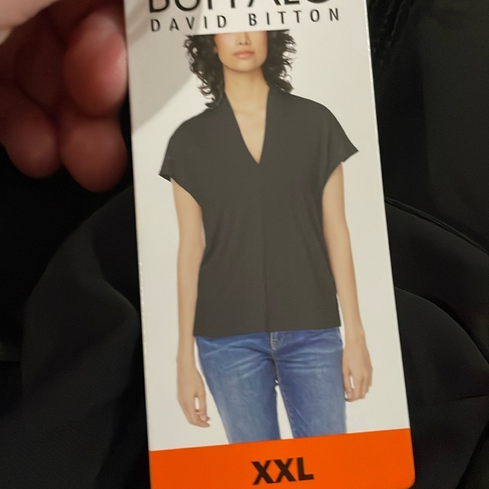 Woman’s buffalo David V neck